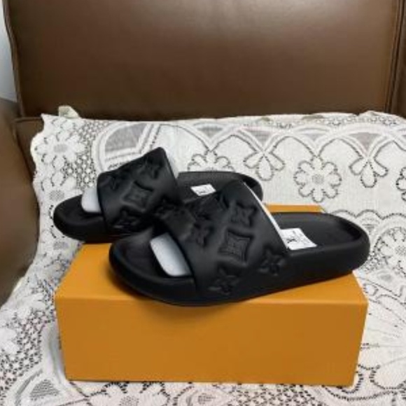 Men’s LV waterfront puffer monogram slides - Picture 1 of 9